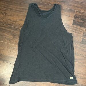 Vuori Men’s tank gray size large
